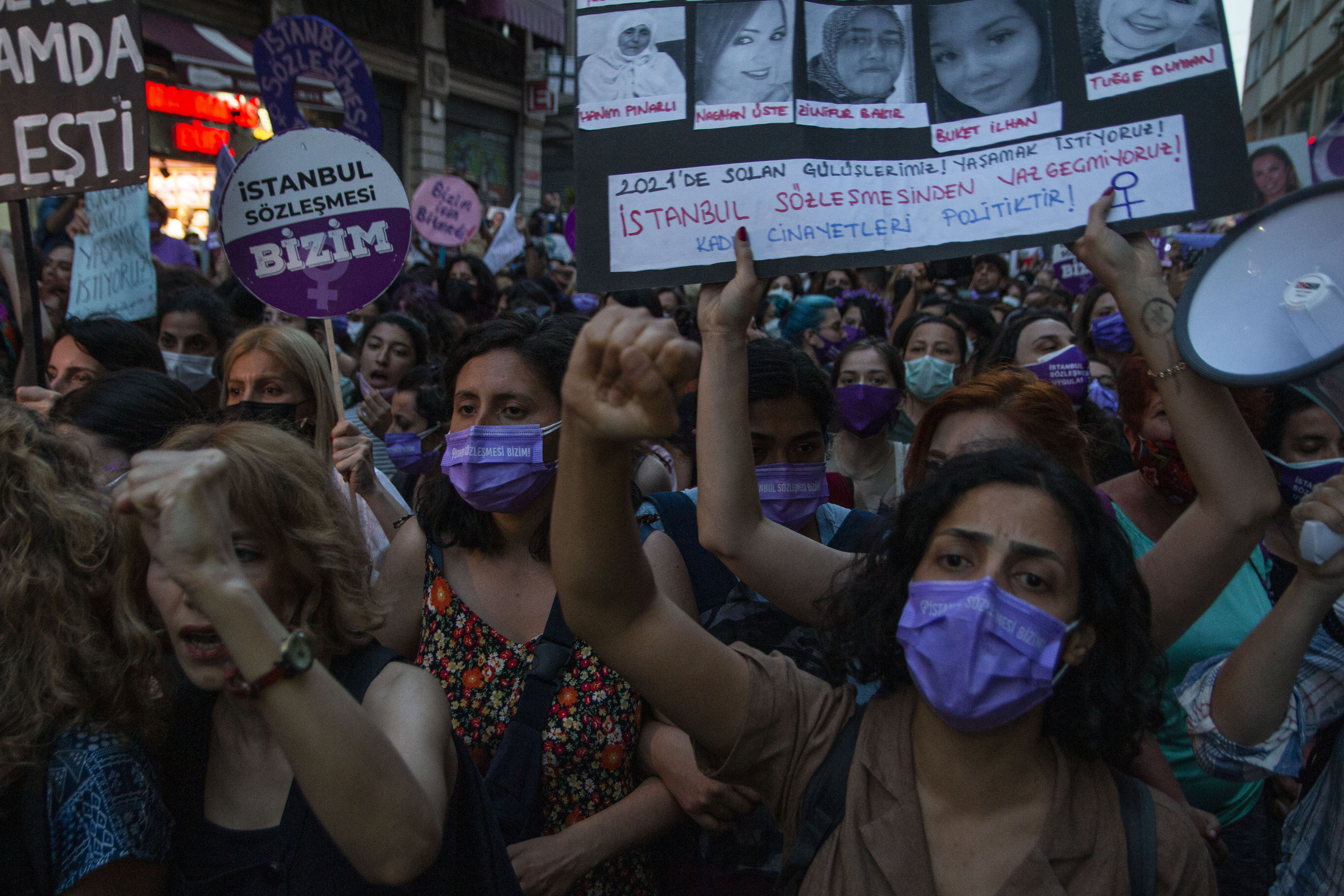 İstanbul'da Onur Yürüyüşü: Gözaltı, darp ve işkence